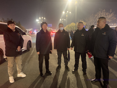 A2 集團黨委副書記、總經理王輝到焰火晚會公交保障點調研